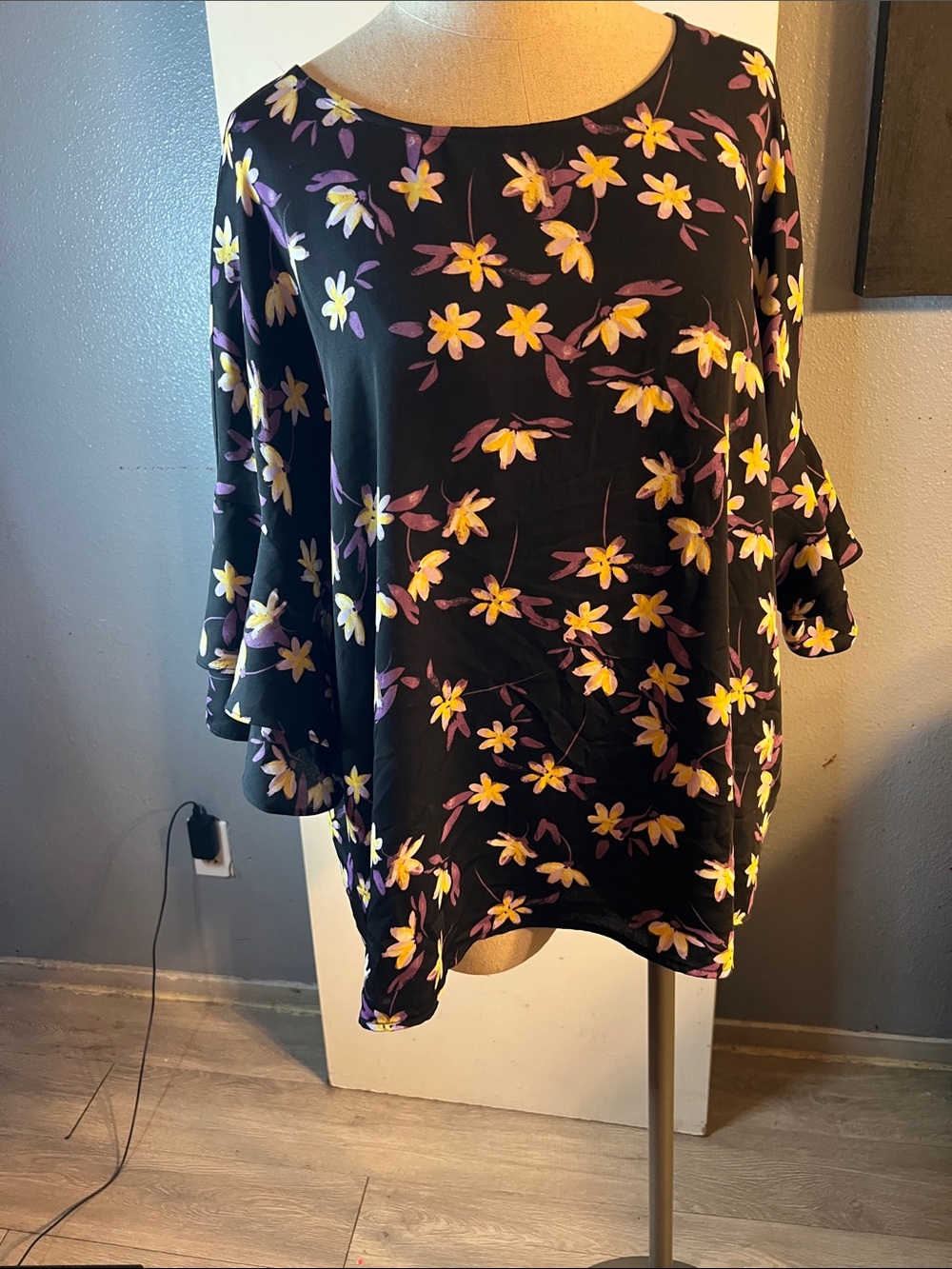 Liz Claiborne Black Floral Bell-Sleeve Blouse
